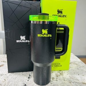 The Halloween Quencher H2.0 FlowState™ Tumbler | 40 OZ - Web Glow